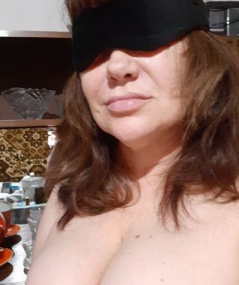 Возможностей, которыми я обладаю, безграничное множество! Разнообразие игр и ролей, массаж, стриптиз, эротический танец - выбирай, что пожелаешь, а я воплотю это в реальность.
💋 Мои откровенные услуги направлены на то, чтобы подарить тебе незабываемые моменты наслаждения и релакса. Я знаю, как доставить истинное удовольствие и окрылить твои самые смелые желания. У тебя пора позволить себе настоящий отрыв от серых будней и погрузиться в мир страсти и наслаждения.
📸 Мои фото тебя убедят в том, что я - настоящая богиня соблазна. Вот что говорят клиенты обо мне: 101, 60 лет